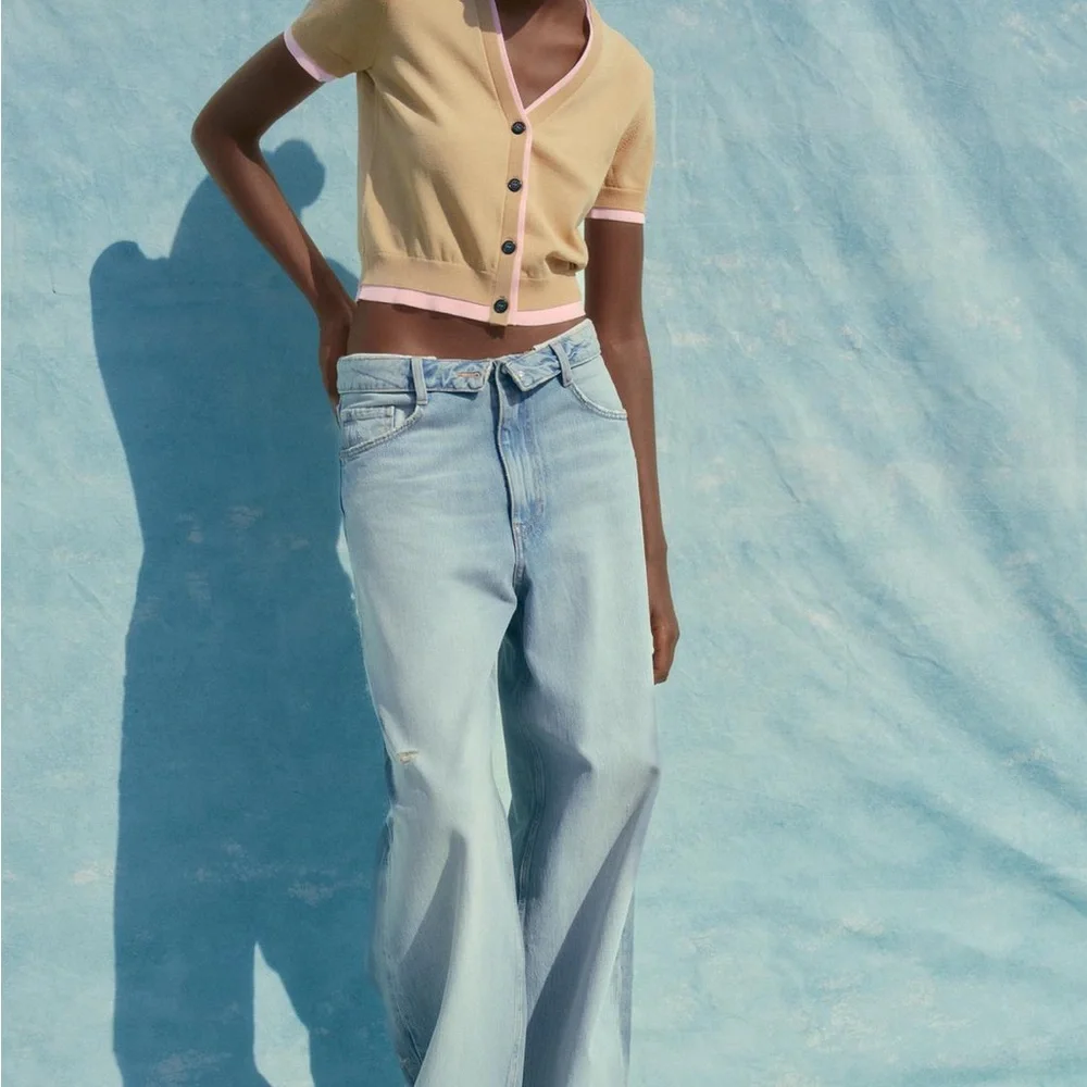 Zara | V neck cardigan with short sleeves Front button closure Double-layer trim - Picture 2 of 8